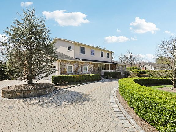 3rd image of 17 Rolling Ridge Road