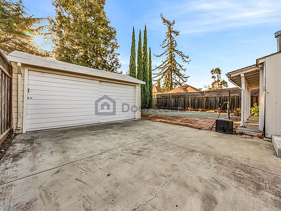 5th image of 2448 Pioneer Ave