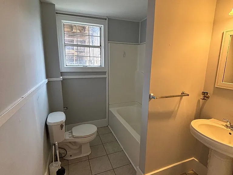 2337 E 5th Ave — Photo 11