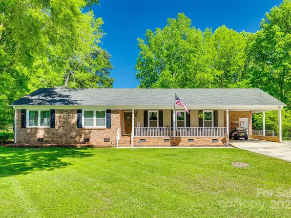 1938 Hickory Dr, Lancaster, SC 29720