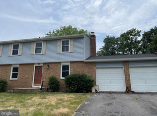 15109 Kamputa Dr, Centreville, VA 20120