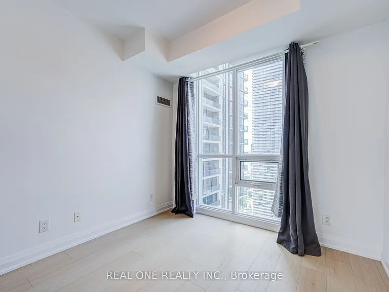 16 Harbour St #3511 — Photo 16