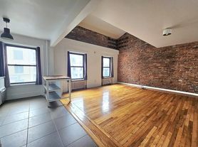 80 Court St