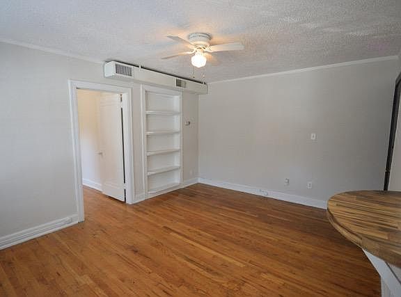 3rd image of 720 W 38th St #16C