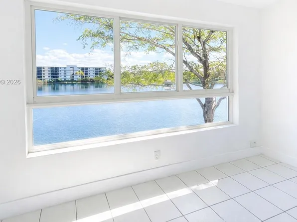 19255 NE 2nd Ave APT 2224, Miami, FL 33179