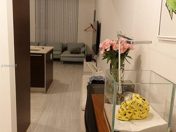 4th image of 1900 N Bayshore Dr APT 4403