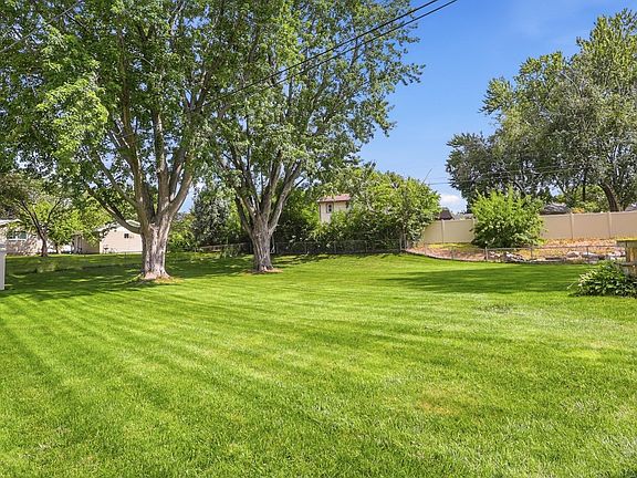 3rd image of 4250 Diamond Dr