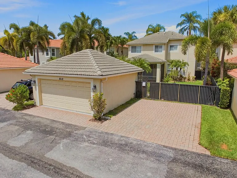 8212 Calterra Dr — Photo 34