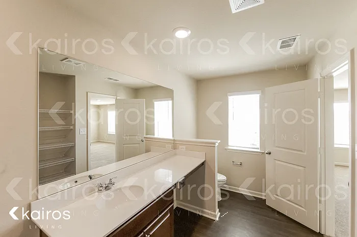 1123 Freedom Pkwy — Photo 10