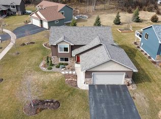 519 Glenmeadow St, River Falls, WI 54022