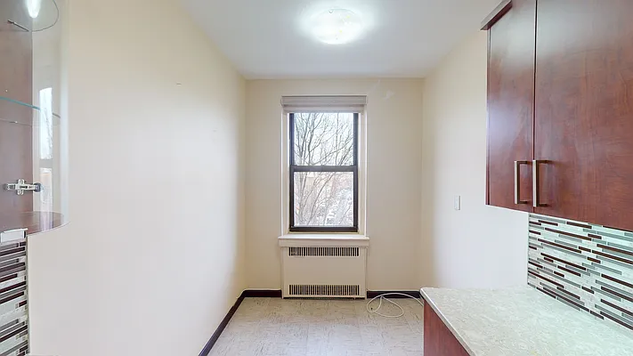 Sold by Thomas Lipovetsky, LREB | media 3