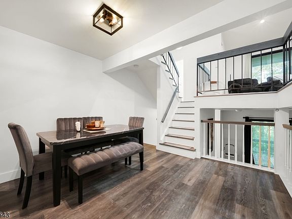 4th image of 634 Upperway