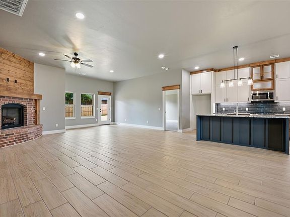 5th image of 11528 NW 103rd St