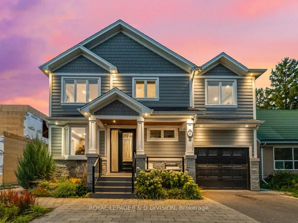 30 Broadleaf Rd, Toronto, ON M3B 1C2