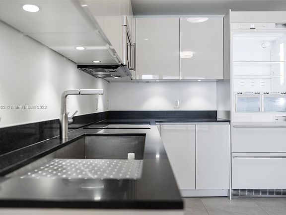 2nd image of 1010 Brickell Ave #10