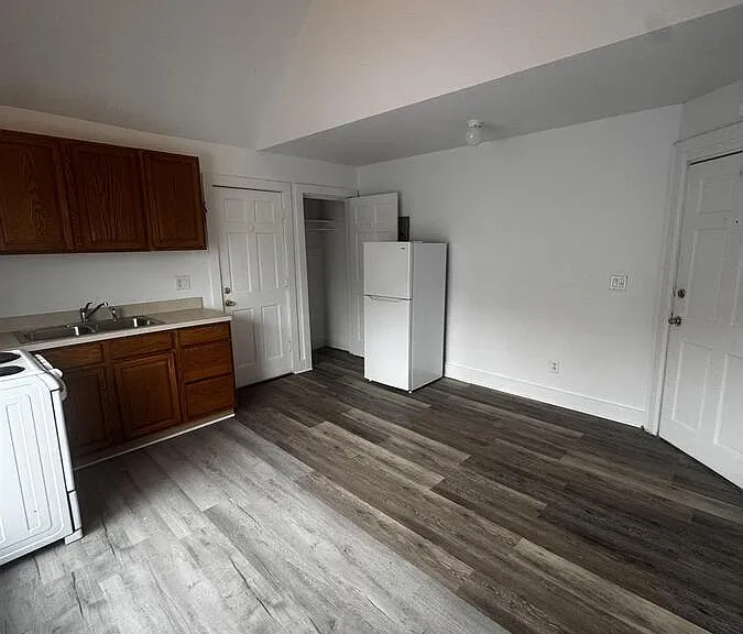 208 N Hamilton St #4 — Photo 8