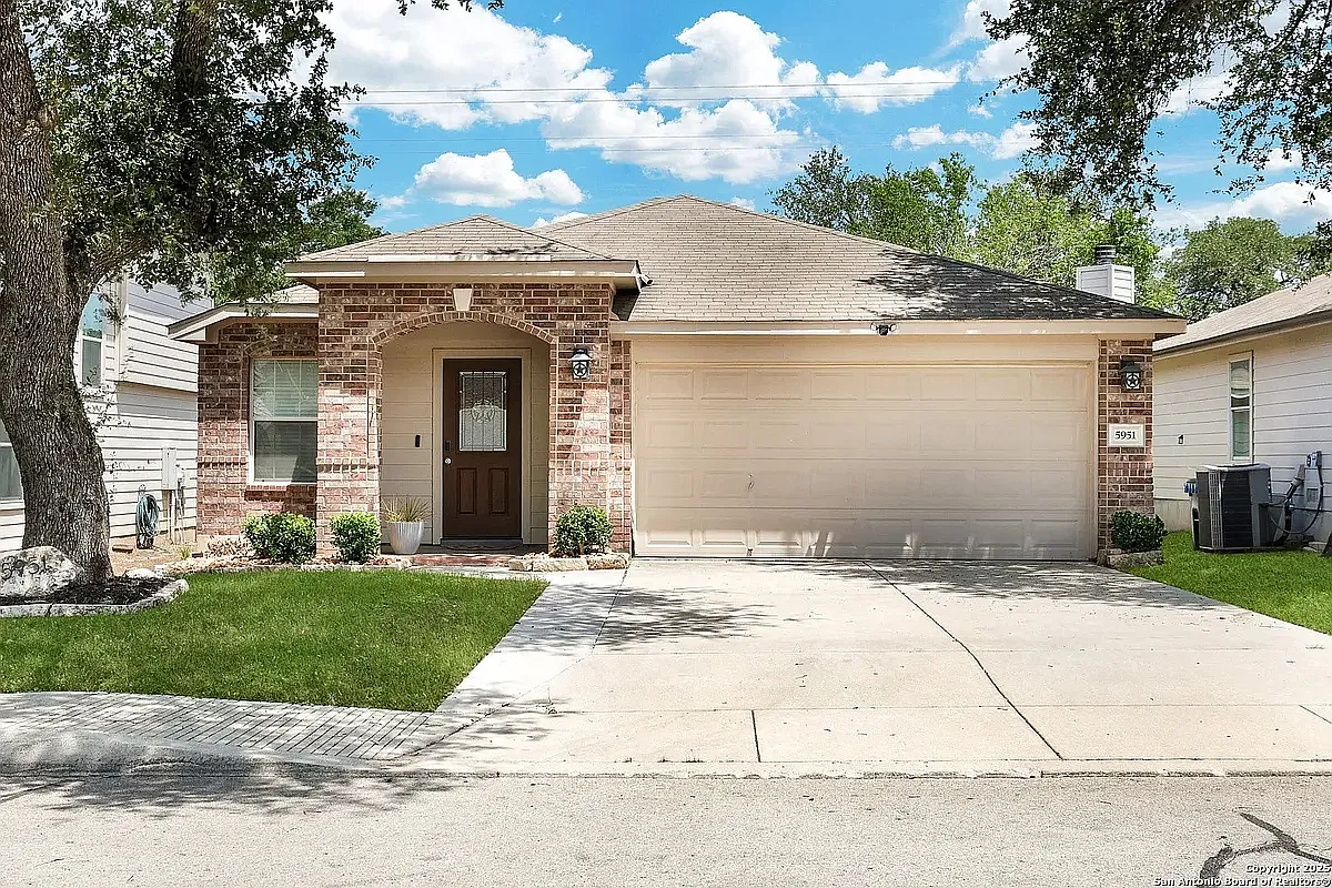 3 bed, 1648 sqft, $2,200 — Photo 1