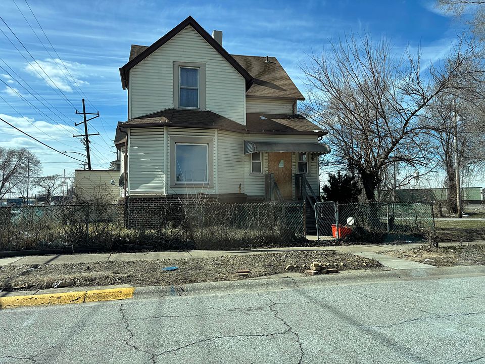 2nd image of 3744 Carey St
