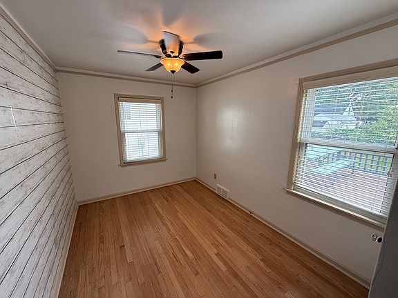 5th image of 1223 Longfellow Ave
