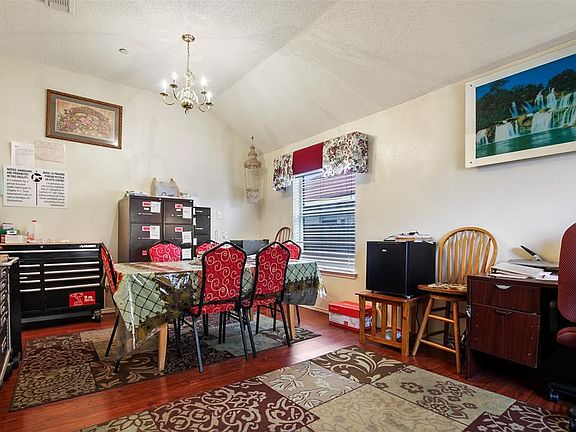 5th image of 1400 Parkwood Trl