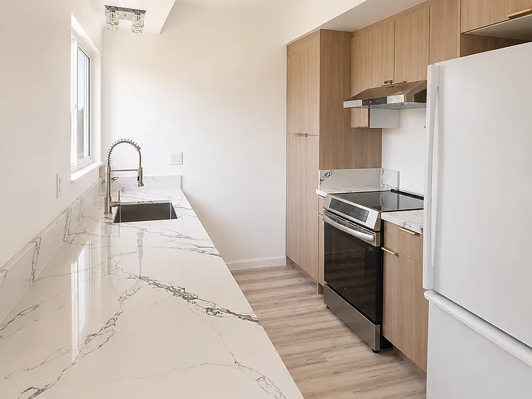 1178 N Kenmore Ave #4 — Photo 8
