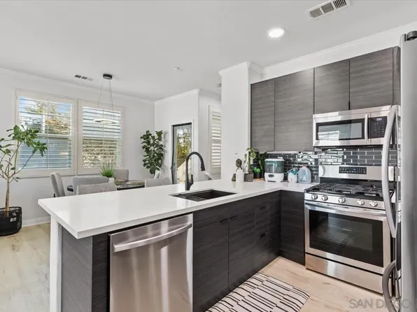 222 Calle Del Sol, Vista, CA 92083