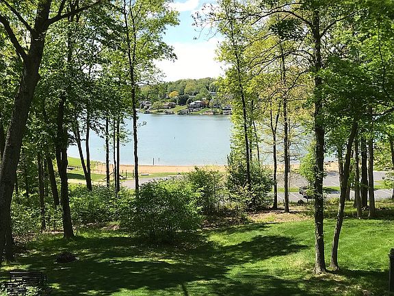 2nd image of 741 King Beach Dr