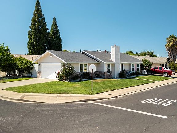 2nd image of Fallbrook Pl