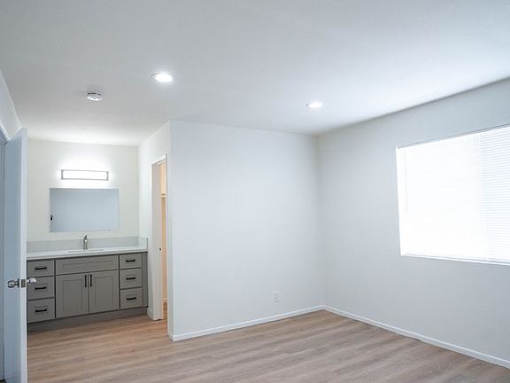 5th image of 2534 E Park Ln #D