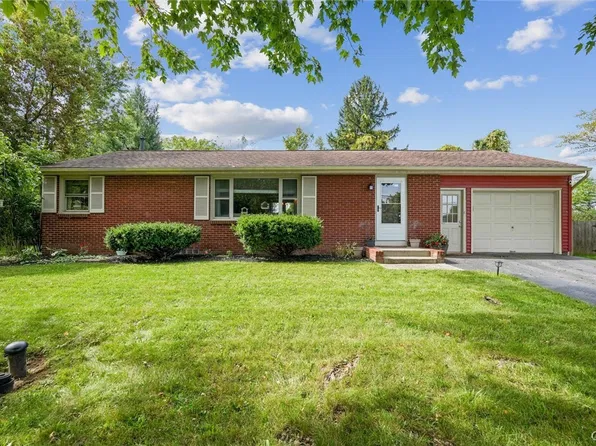 121 Robbins Ln, Syracuse, NY 13214