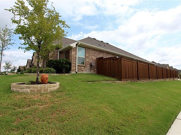 5th image of 9700 Rexford Dr