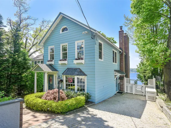 24 Bay Ave, Sea Cliff, NY 11579
