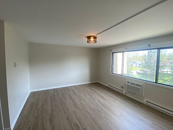 3rd image of 127 Harrington Ave APT 1D