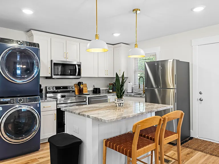 102 W Weaver St — Photo 10