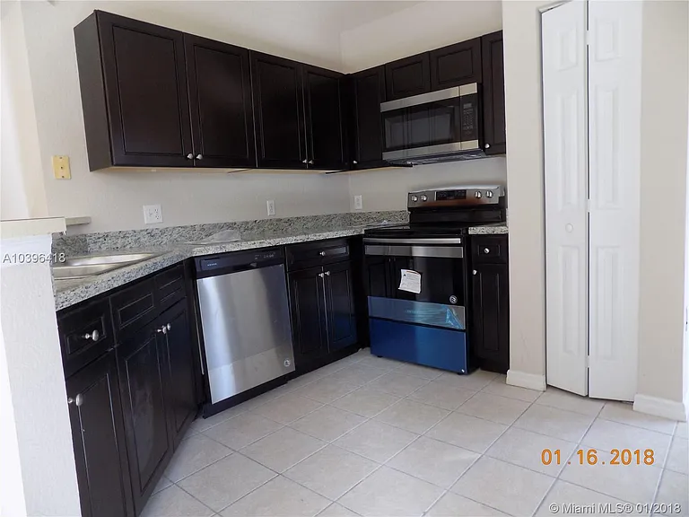 1507 Belmont Ln #1507 — Photo 2