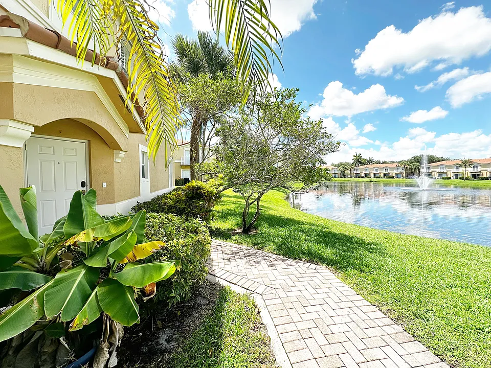 3035 SW 129th Way #143