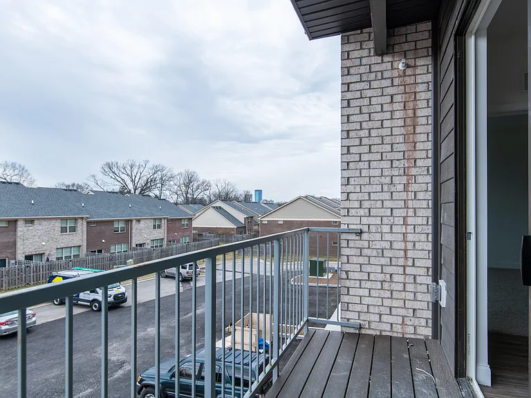 231 Walton Ave #402 — Photo 9