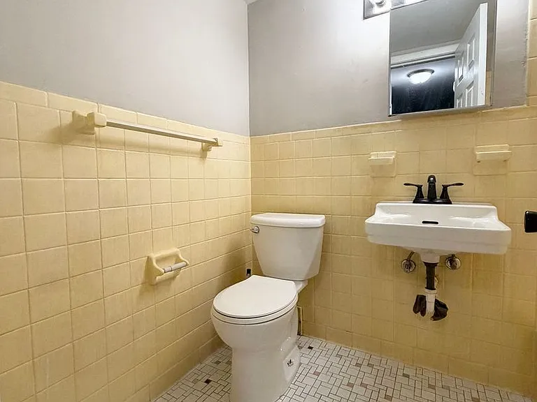 Powderhorn Park Apartments — Photo 27