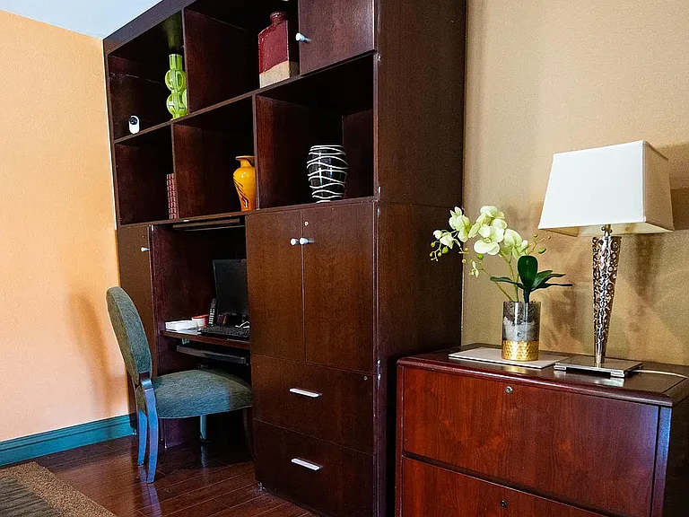 Waterstone leasing office