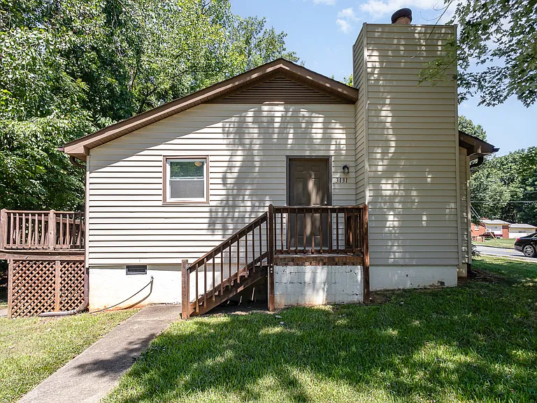 3131 Vestal Pl — Photo 1