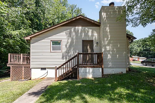 3131 Vestal Pl Photo 1