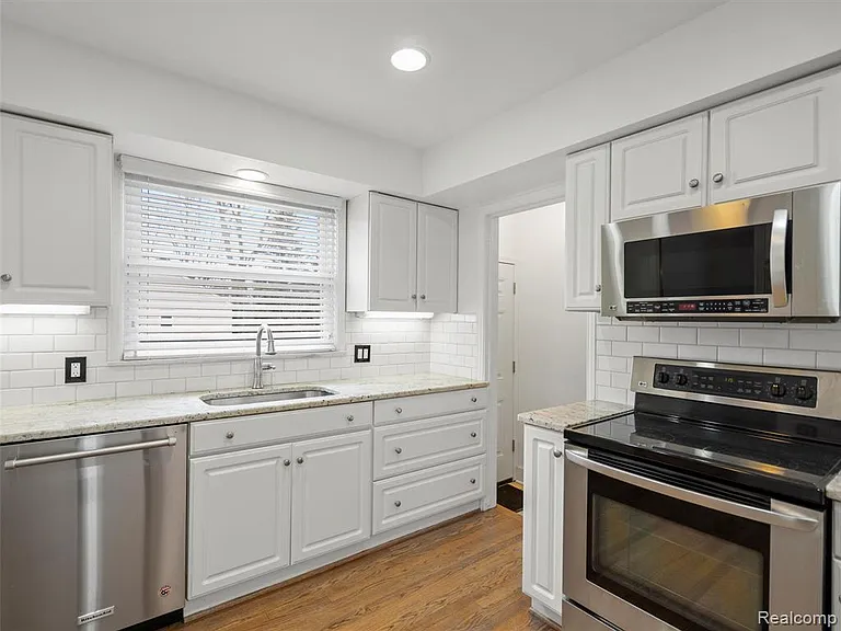 2090 Bradford Rd — Photo 9