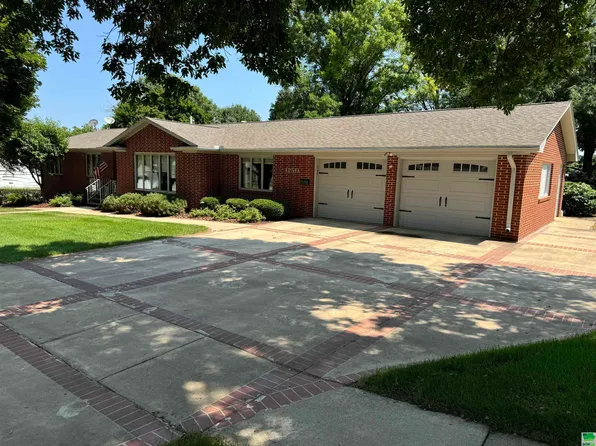 1250 Central Ave SE, Le Mars, IA 51031