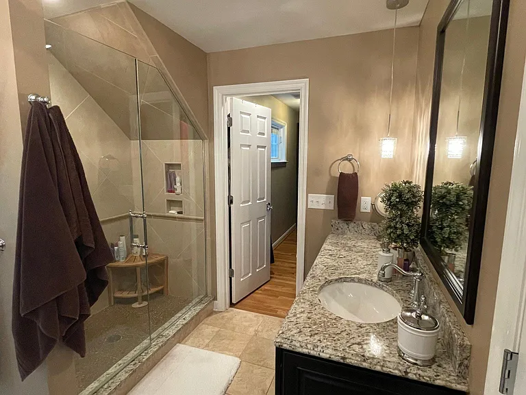 2nd sink /side of master bath and closet