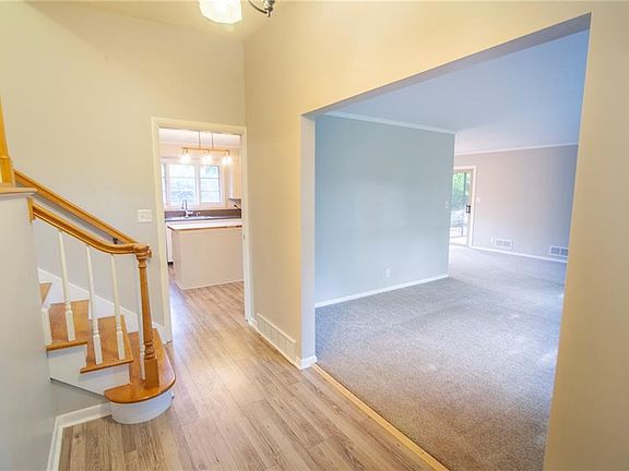 3rd image of 2910 W Beechwood Ave