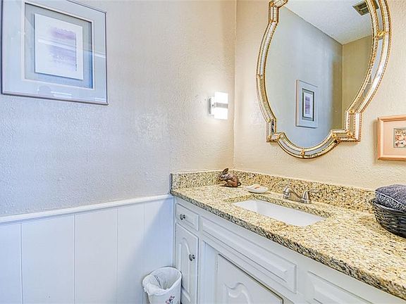 5th image of 2124 Melrose Dr
