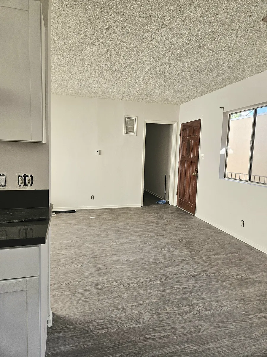 Building Photo - 18953 Sherman Way #14