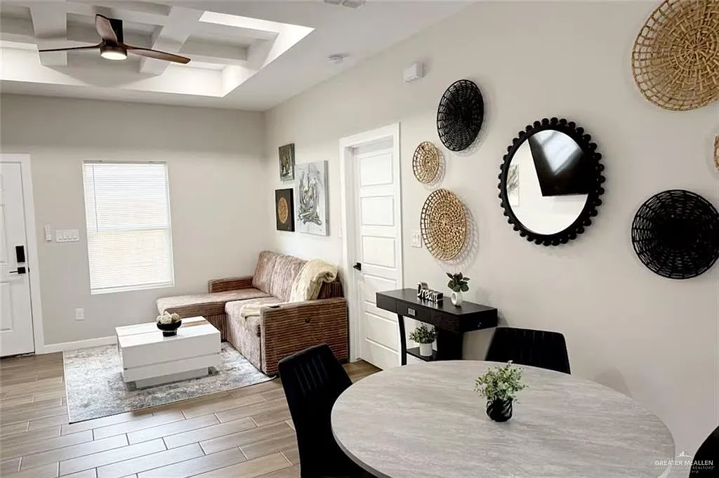 1 bed, 1.0 bath, 983 sqft, $1,500 — Photo 4