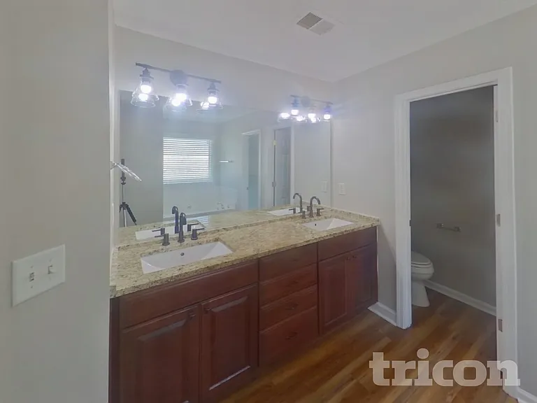 1916 Hillspring Ln — Photo 10