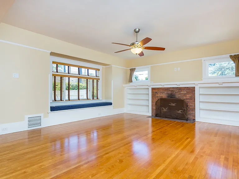 3425 Albatross St — Photo 21